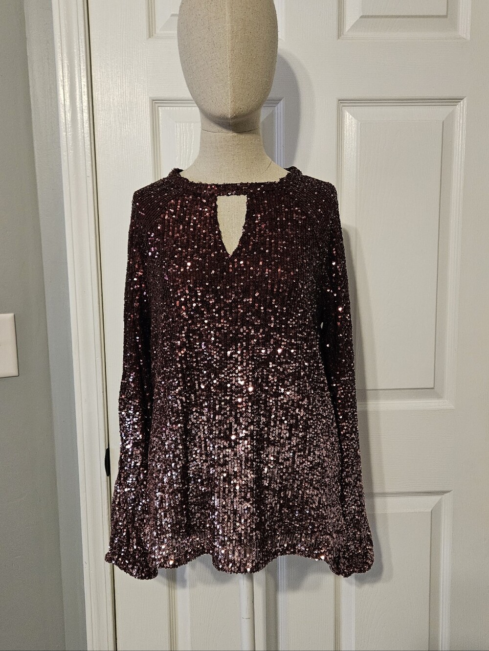 Cable & Gauge Rose Sequin Keyhole Long-Sleeve Top
